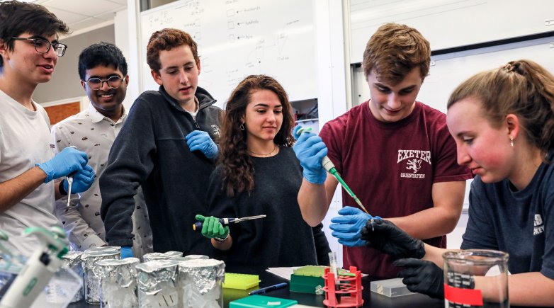 Students prep fruit fly DNA in wet lab at Exeter